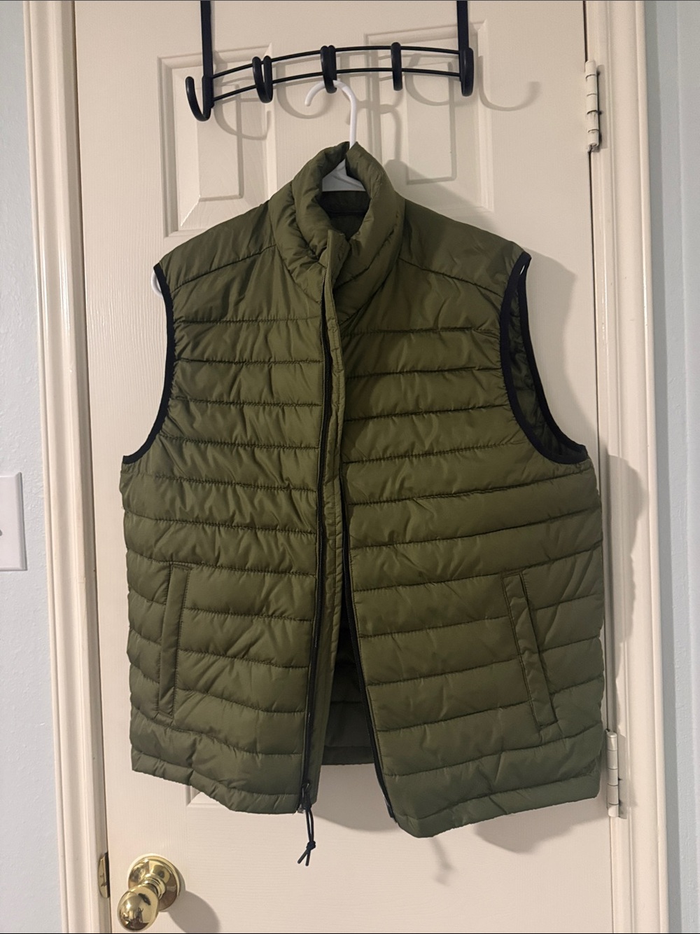 Aeropostale Men's Quilted Puffer Vest - Olive Green
